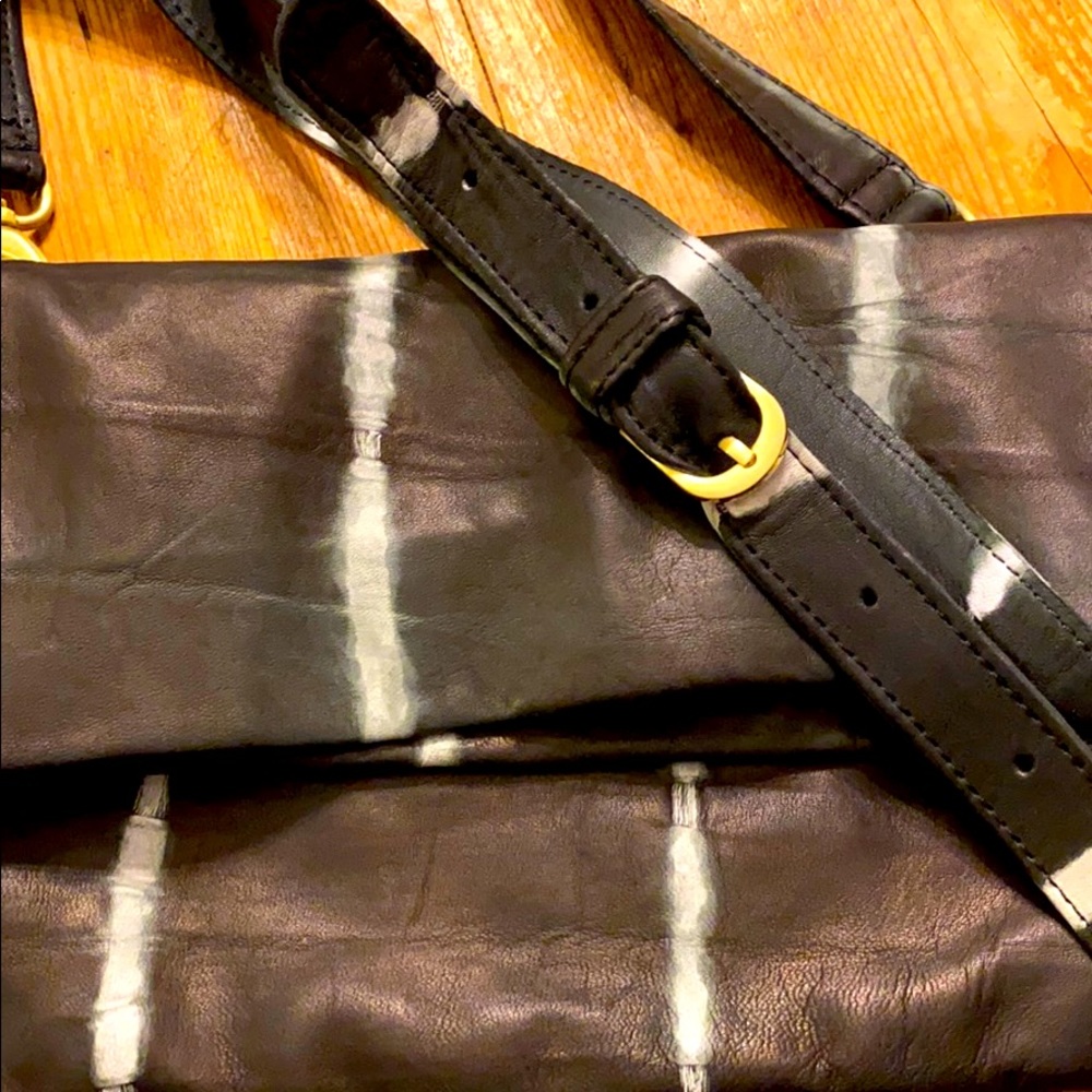 Sseko leather crossover bag